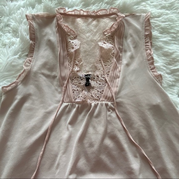 Express Women’s Pink Sleeveless Flowy Top Size Small Relaxed Fit Lace Detail - Picture 3 of 6